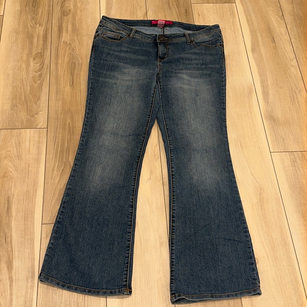 EUC Women’s Pure Energy Brand Size 14 Stretch Denim Flare Jeans - Picture 2 of 7